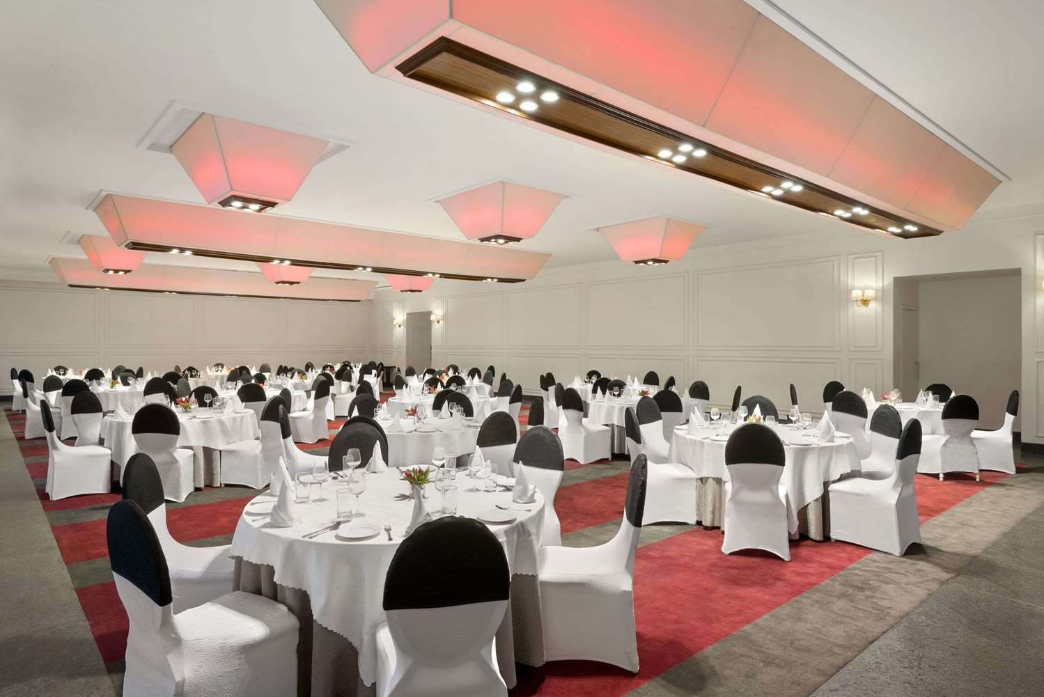 Saura Hotel Agra A Club Mahindra 21/26