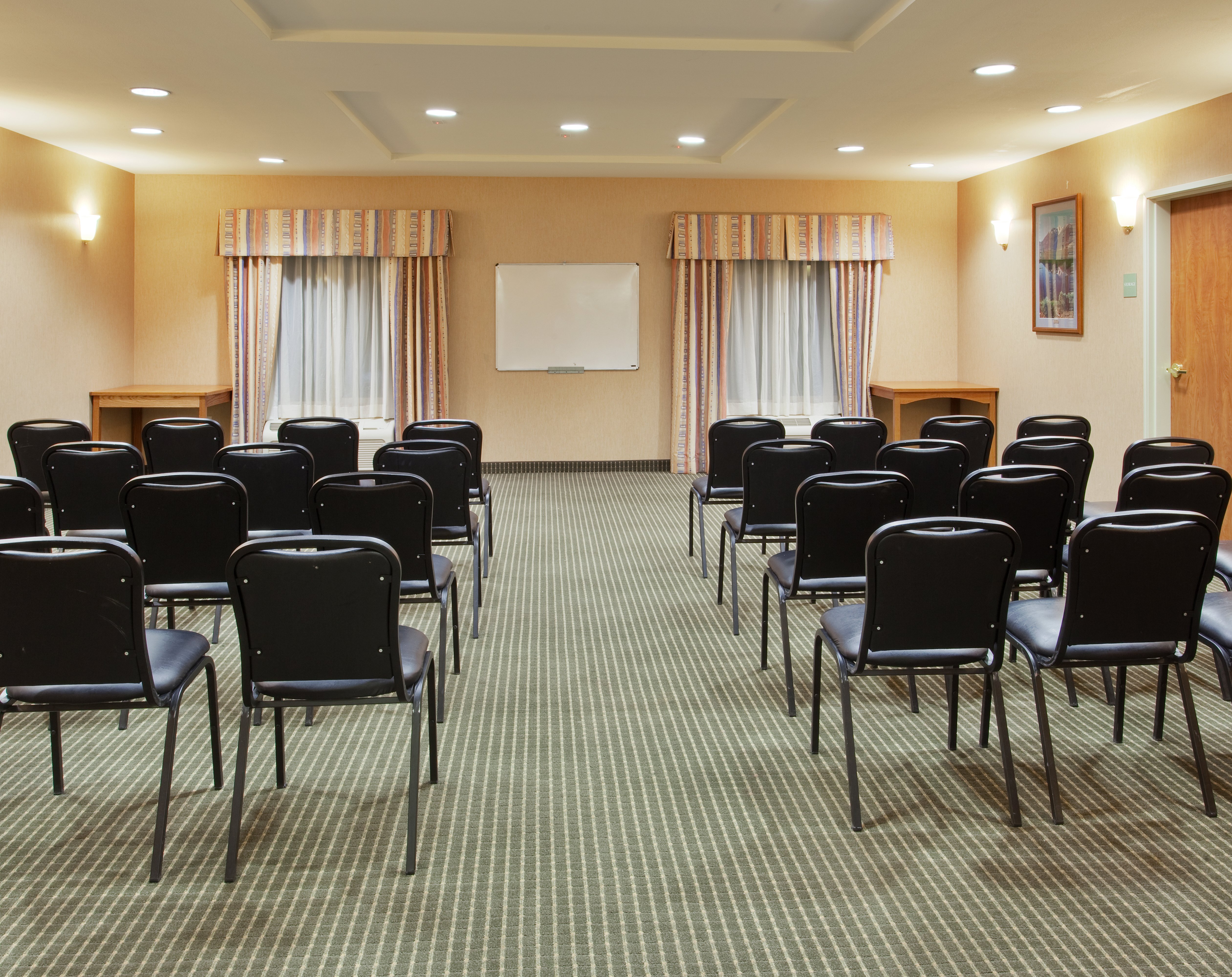 Holiday Inn Express Hotel And Suites Carson City 56/60