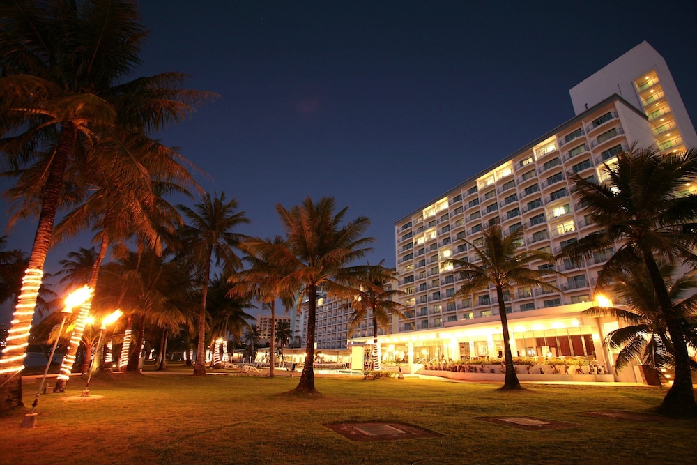 Crowne Plaza Resort Guam 1/95