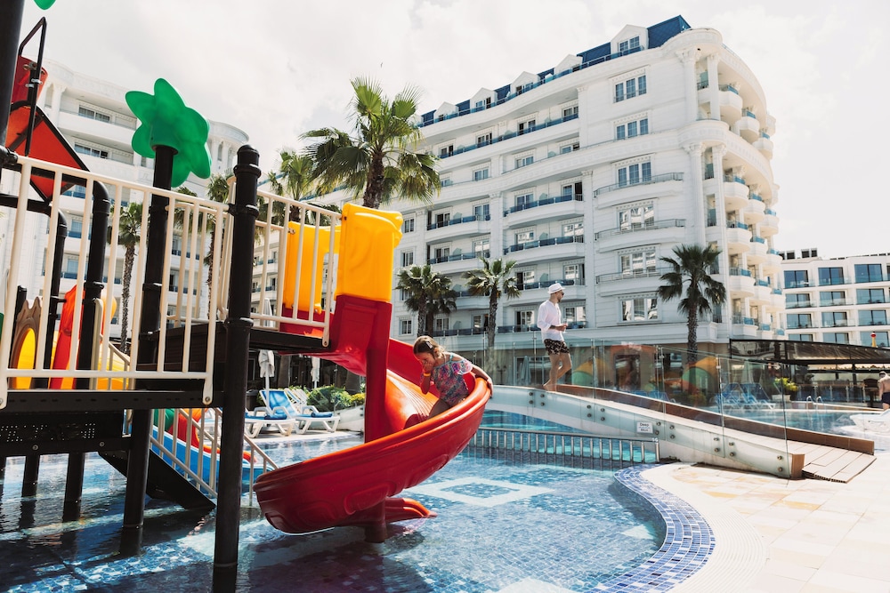 Grand Blue Fafa Resort 36/50