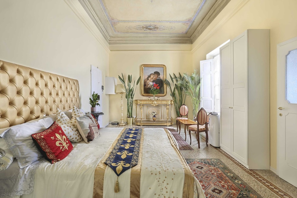 Lullaby Suite Near Palazzo Vecchio and Piazza Signoria-hosted by Sweetstay 5/19