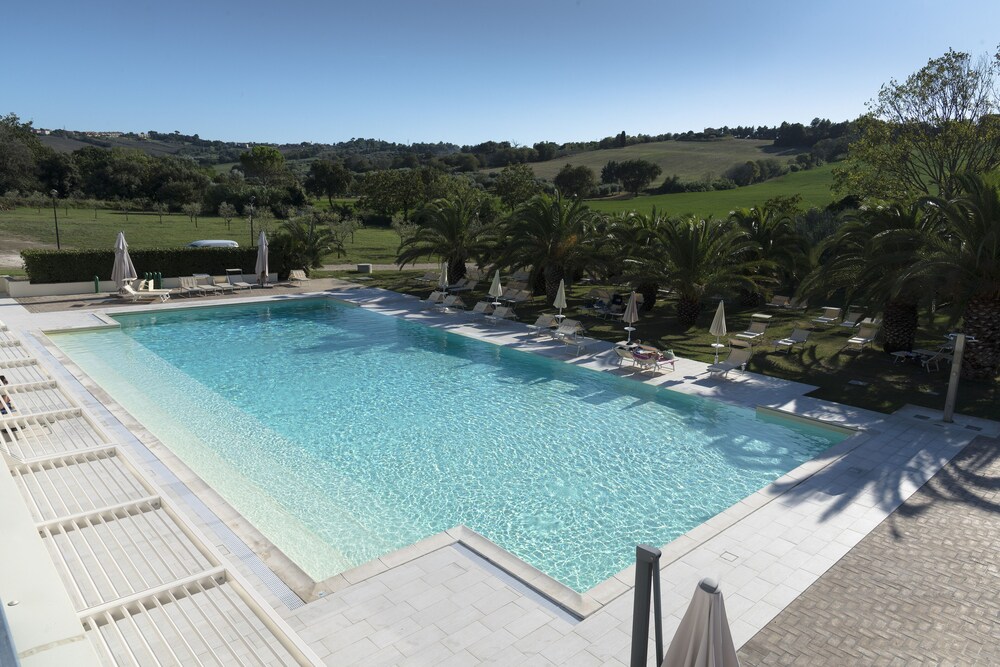 FINIS AFRICAE COUNTRY HOUSE 54/56