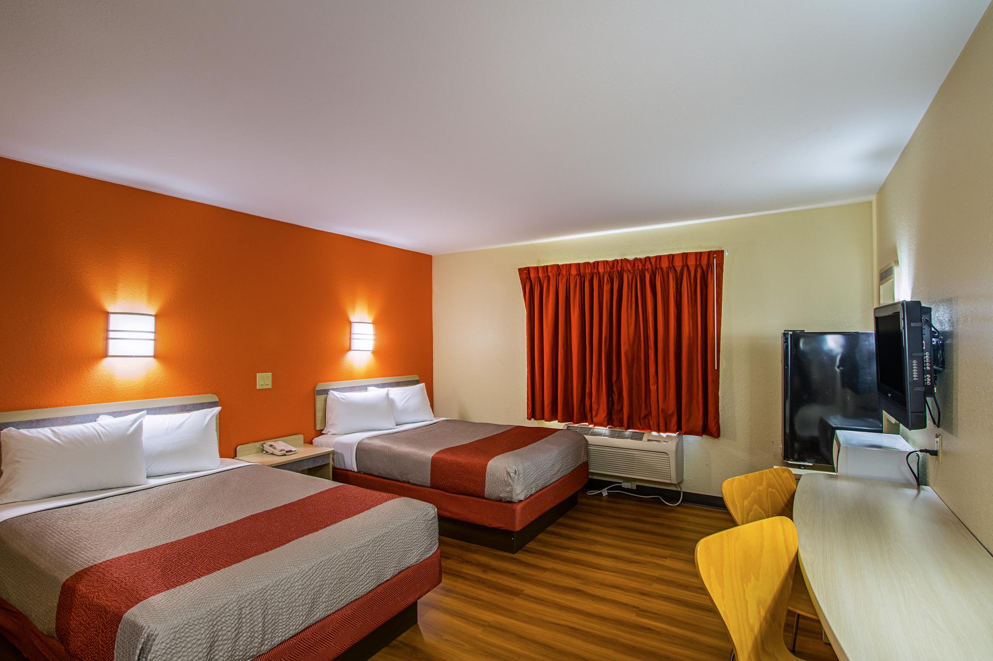 2 Full Beds - Non-Smoking