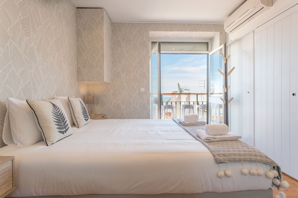 Alfama Vintage By Lu Holidays 3/23