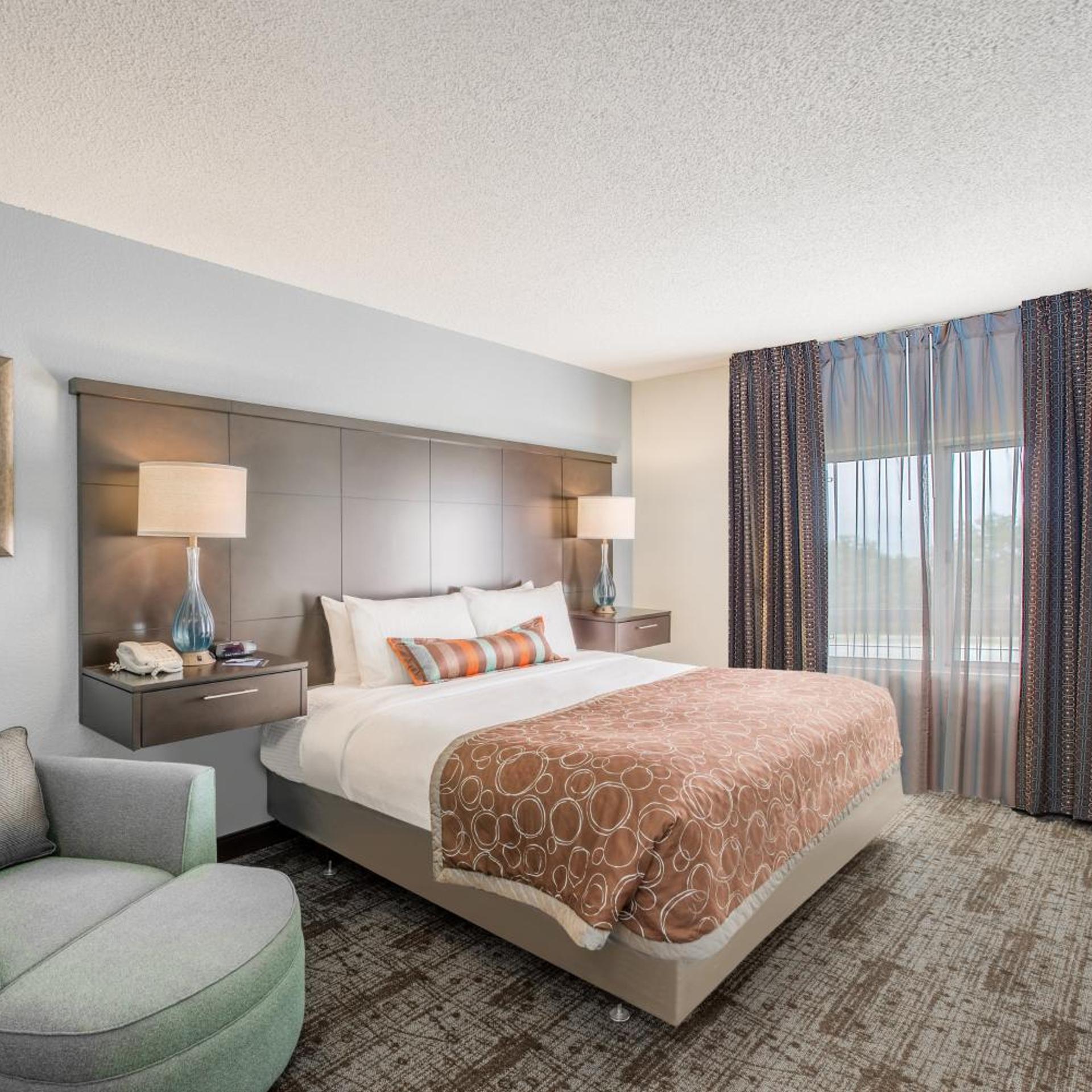 2 Bedrooms, Suite