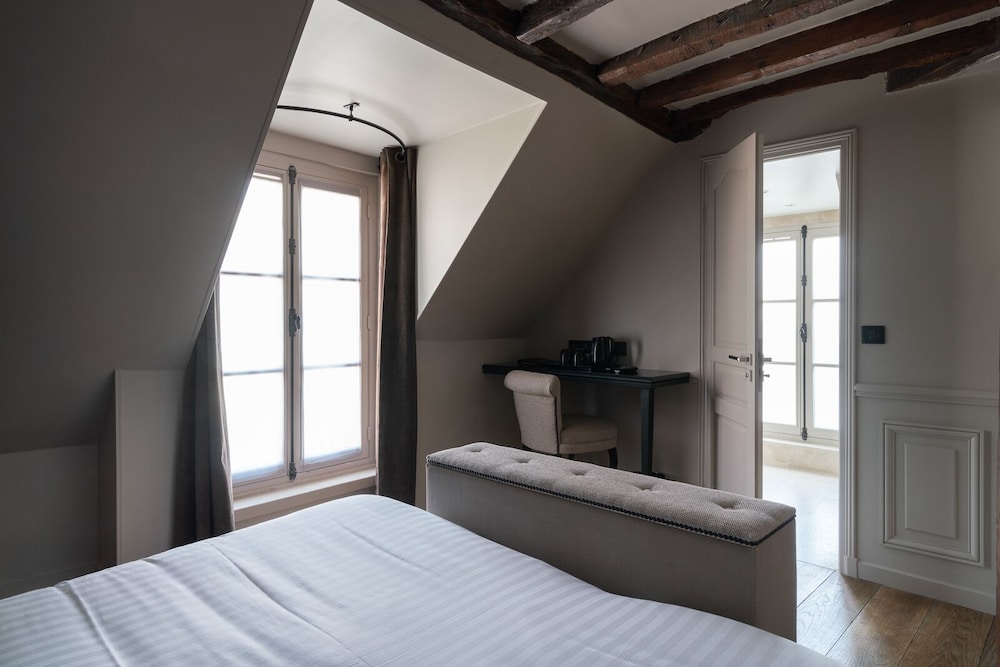DELUXE, DOUBLE OR TWIN BED, BALCONY, TOP FLOOR