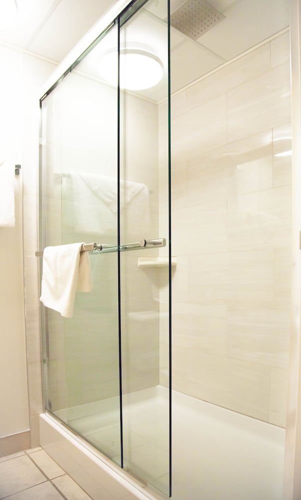 Twin Pine Inn & Suites 45/45