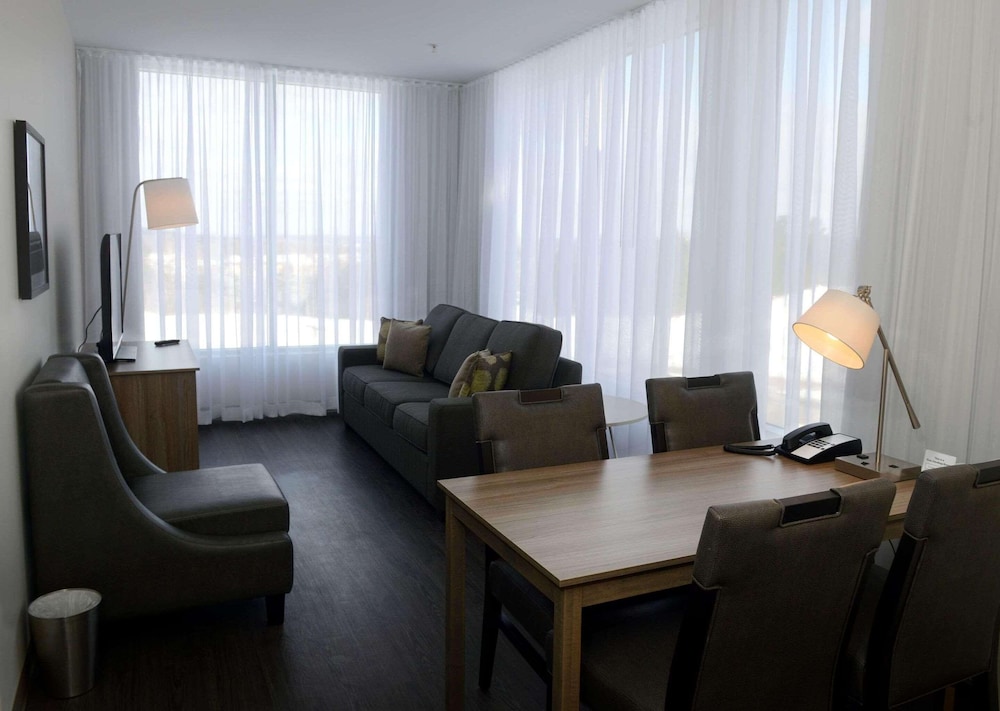 Radisson Kingswood Hotel Fredericton, NB 29/49