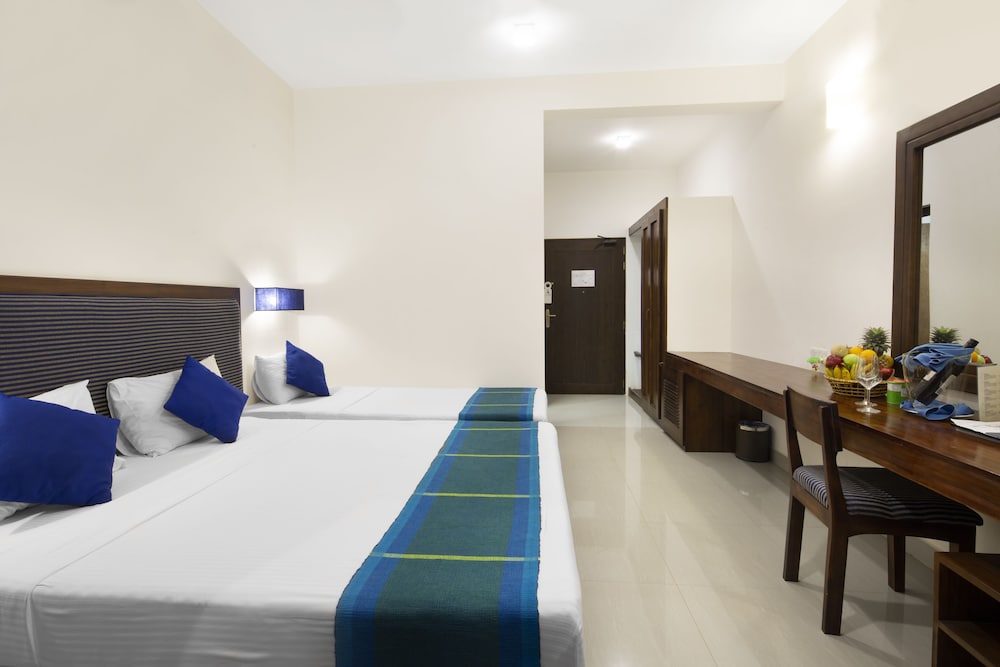 The Blue Wave Hotel 7/50