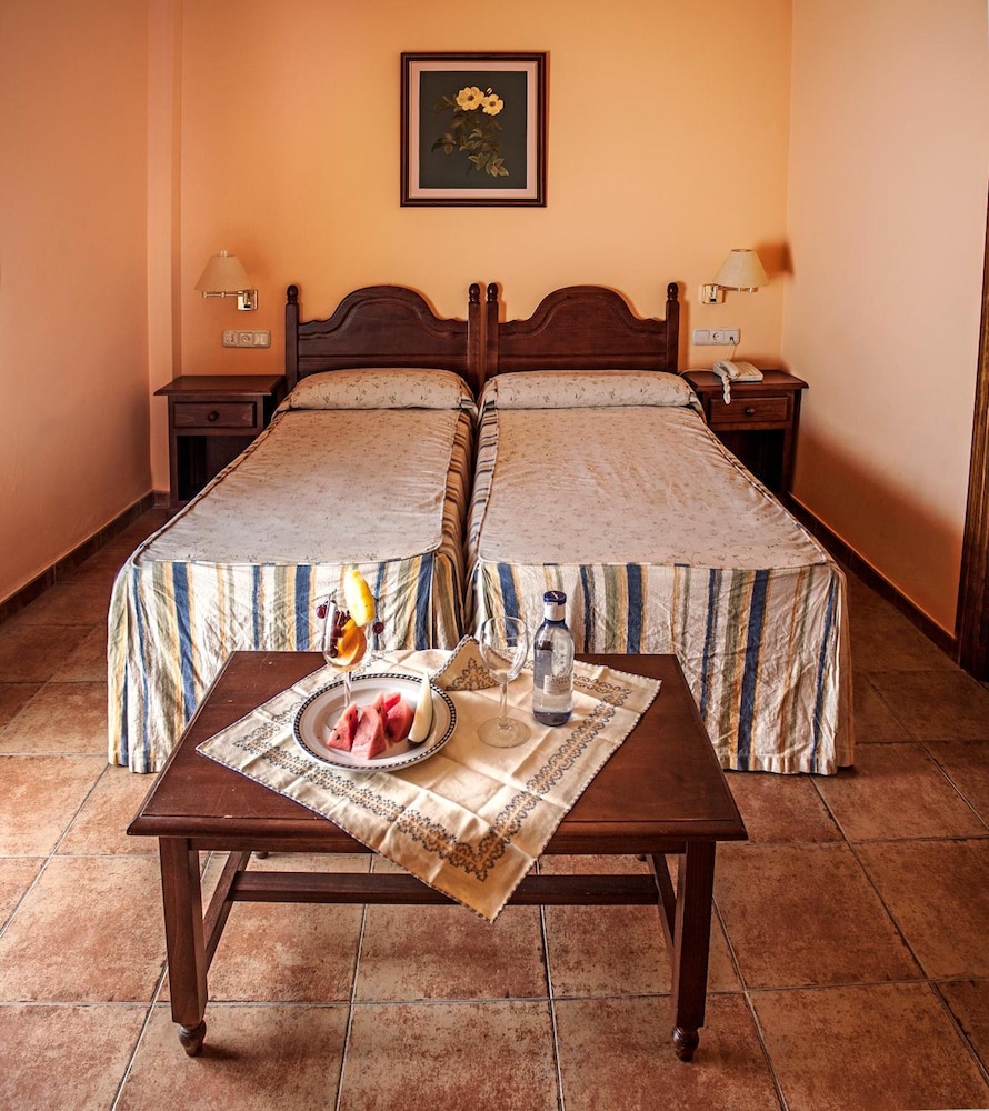 Hotel Asador Albenzaire 60/62