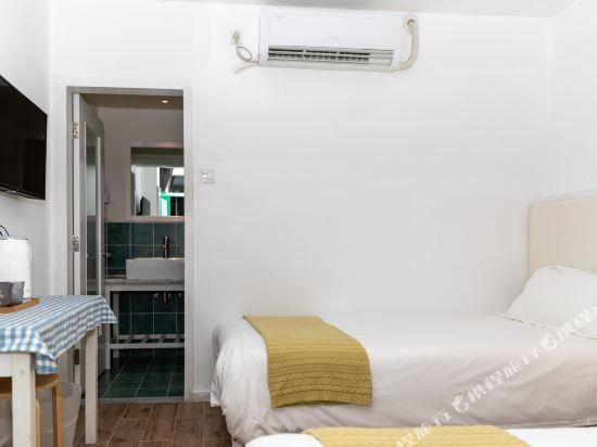 Elegant, Twin Beds