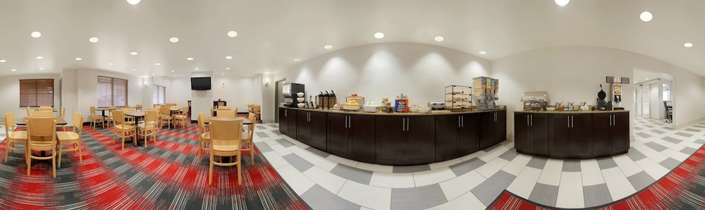 Country Inn & Suites By Radisson, DFW Airport South, TX 30/38