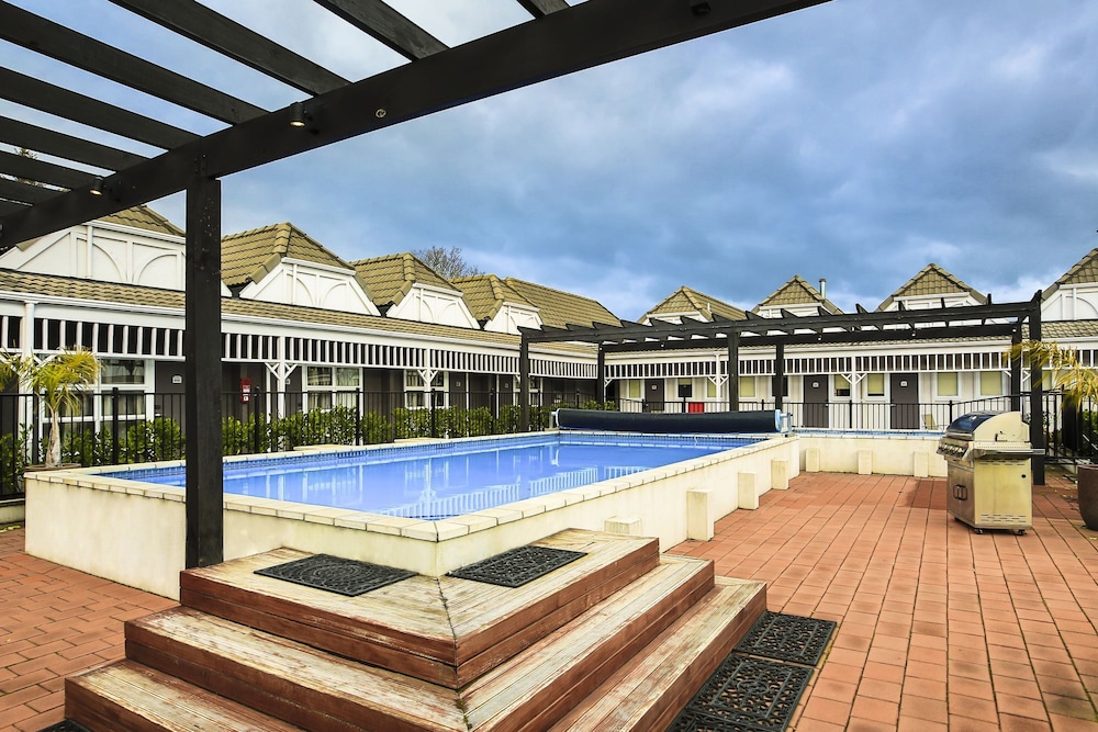 LAKE ROTORUA HOTEL 30/46