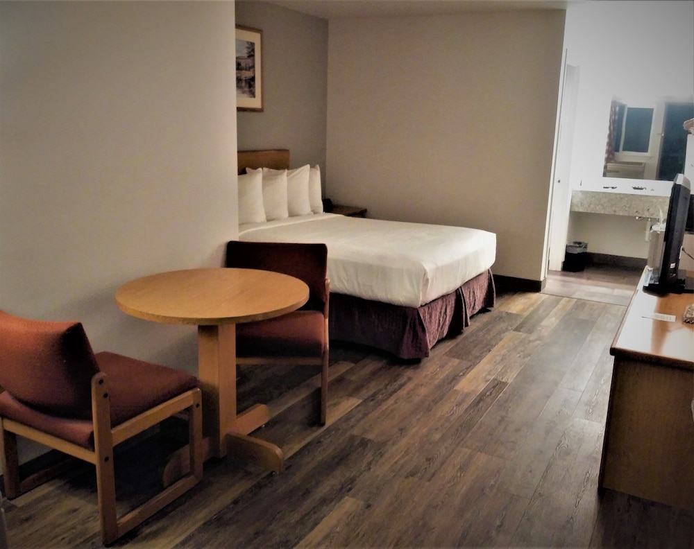 Sugarloaf Mt. Motel 14/40