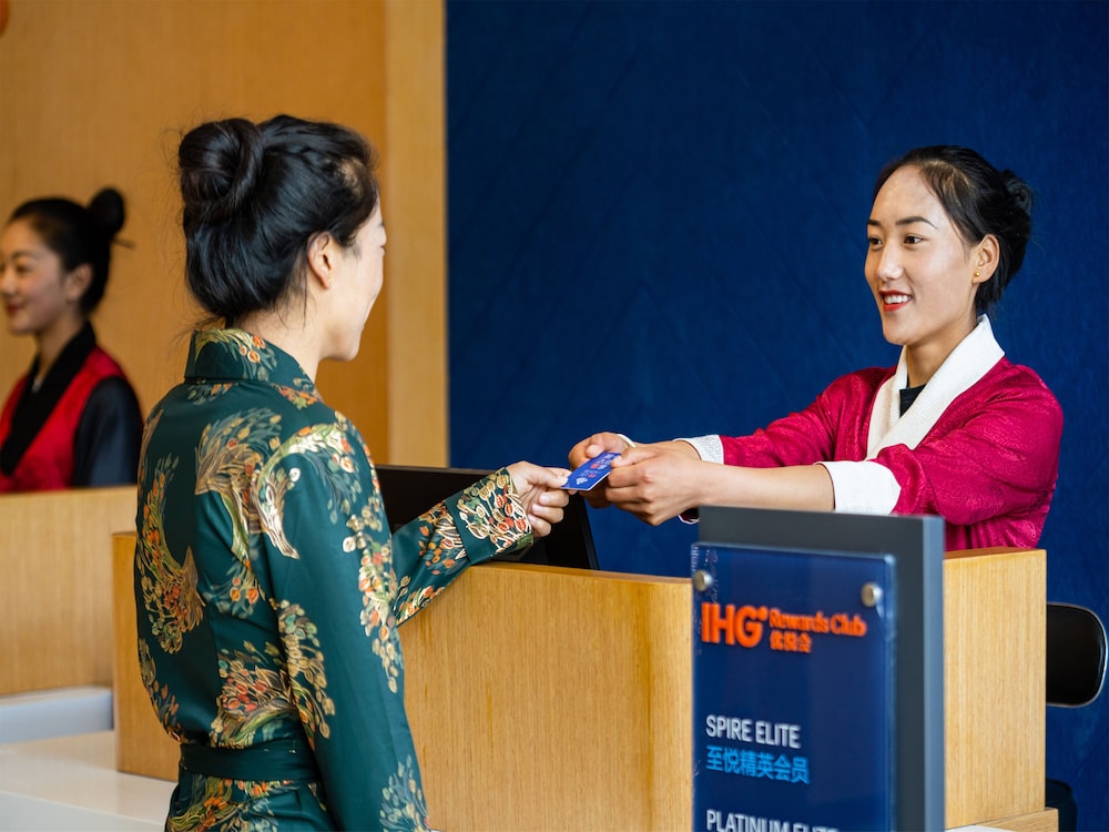 Holiday Inn Express Litang 3/78