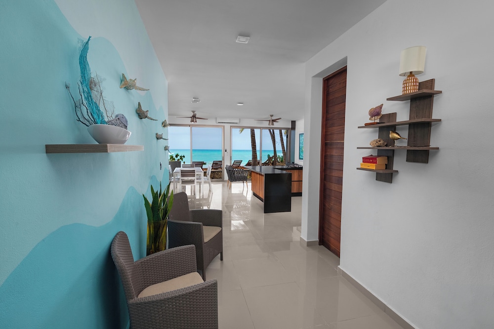 Angelina 28 Beachfront by Nah Hotels 36/53
