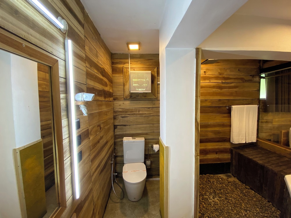 Economy, Suite, King Bed, River View