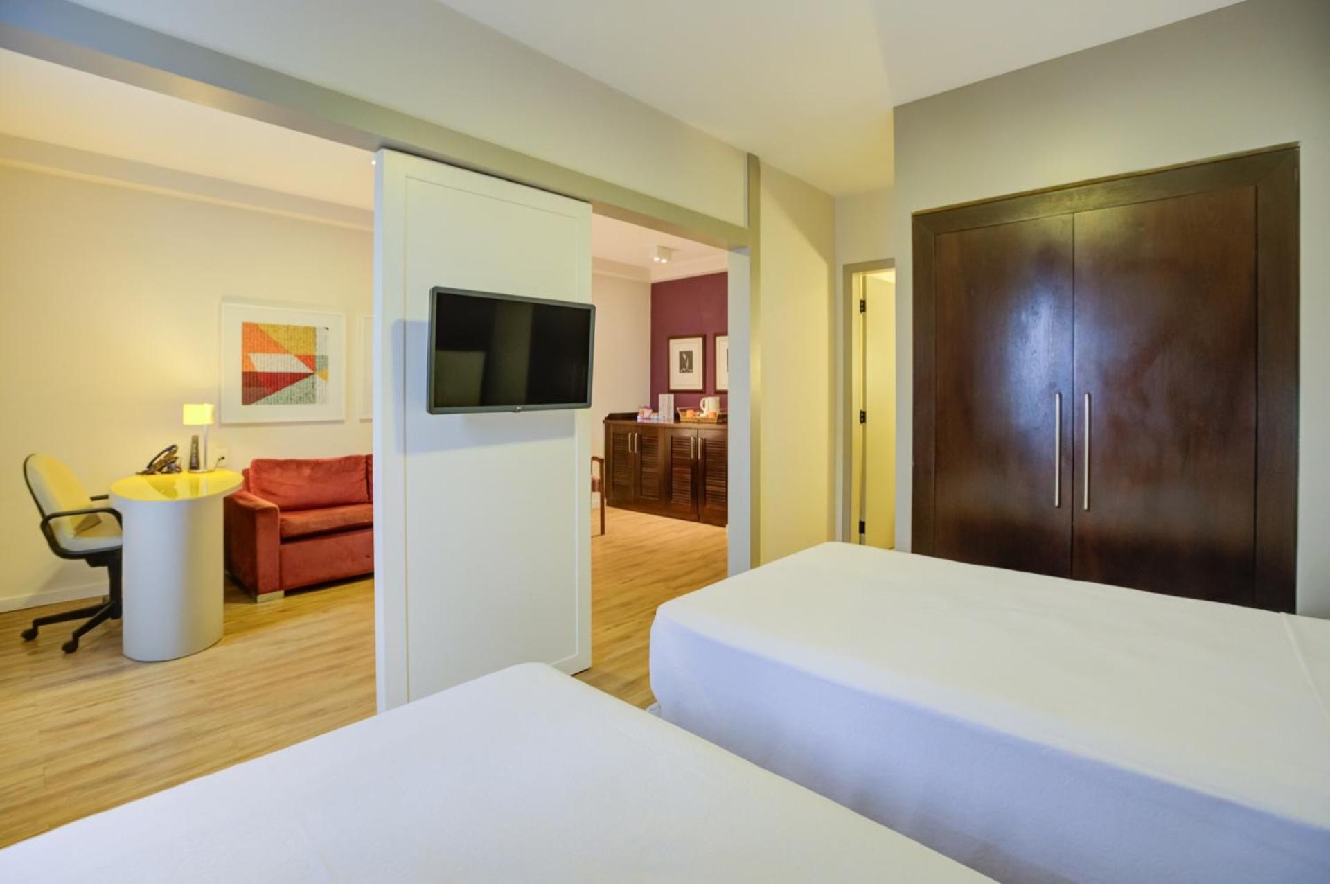 Deluxe, Twin Beds