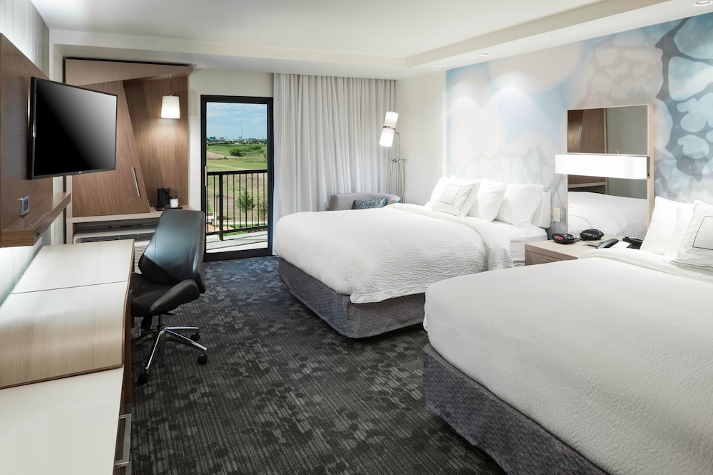 room, multiple beds