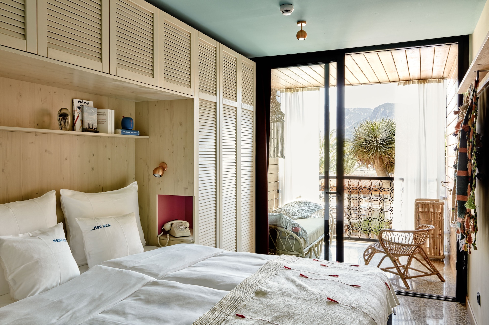 PLUS, STANDARD, DOUBLE BED, SEA VIEW, TERRACE, BAY SIDE