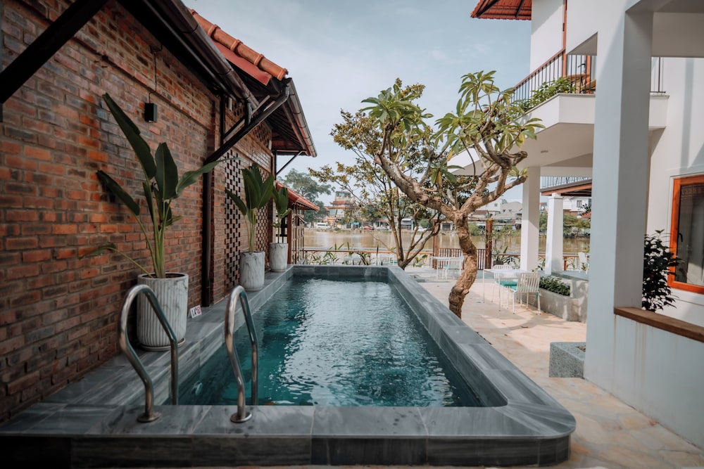 Hue Riverside Villa 42/50