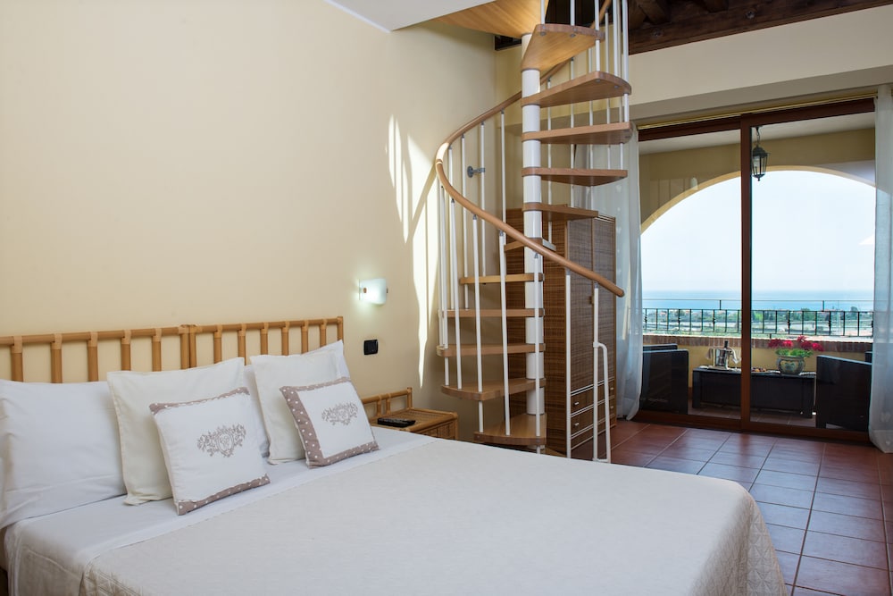 'A NUCIARA PARK HOTEL & WELLNESS CENTER 6/40