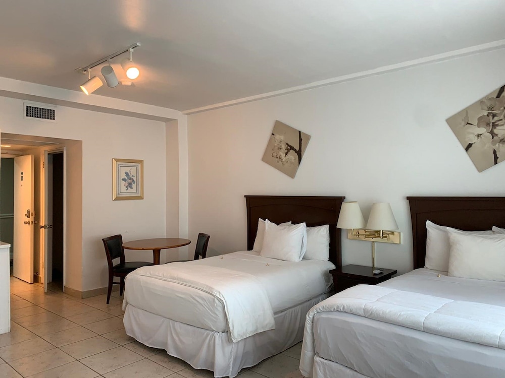 Ocean Front Casablanca Studios with FULL KITCHENS & Beach access By BL Rentals 16/50