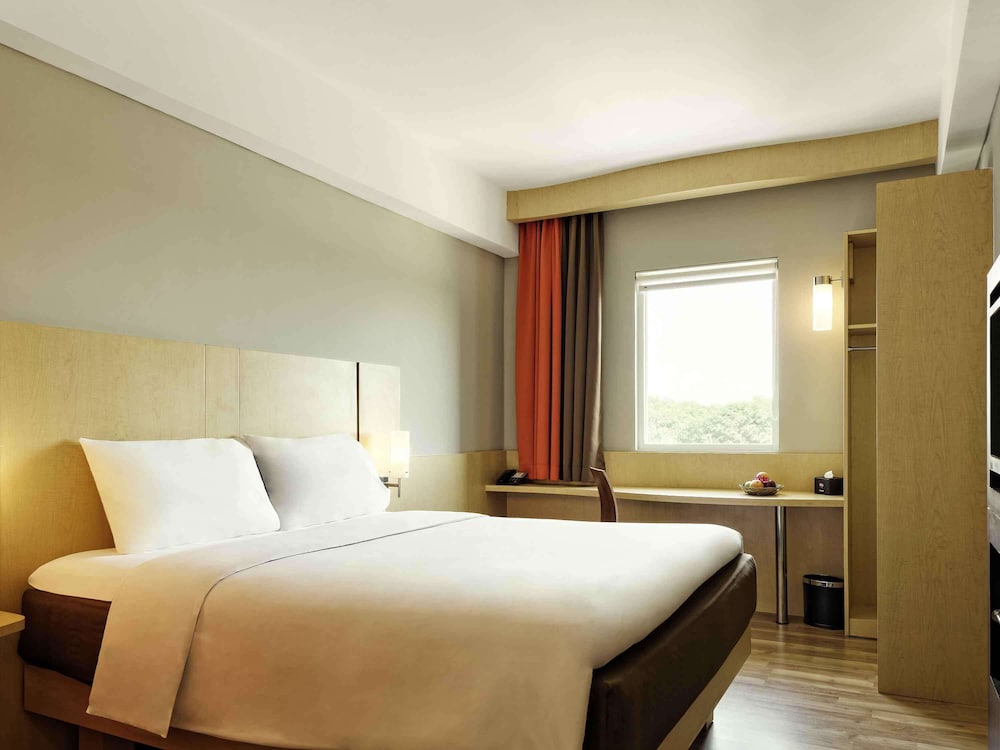 Ibis Padang 10/51