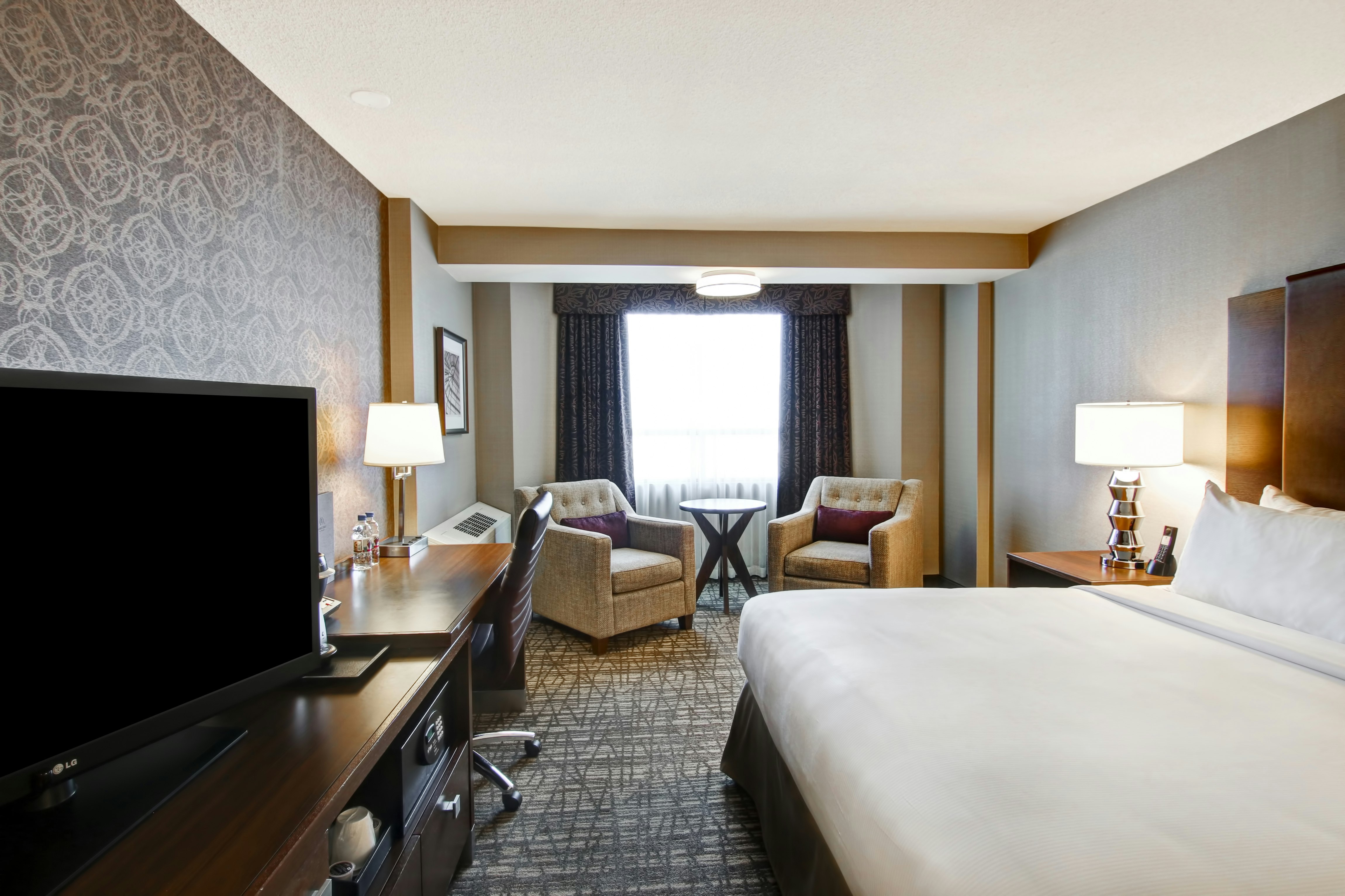 ROOM, KING BED