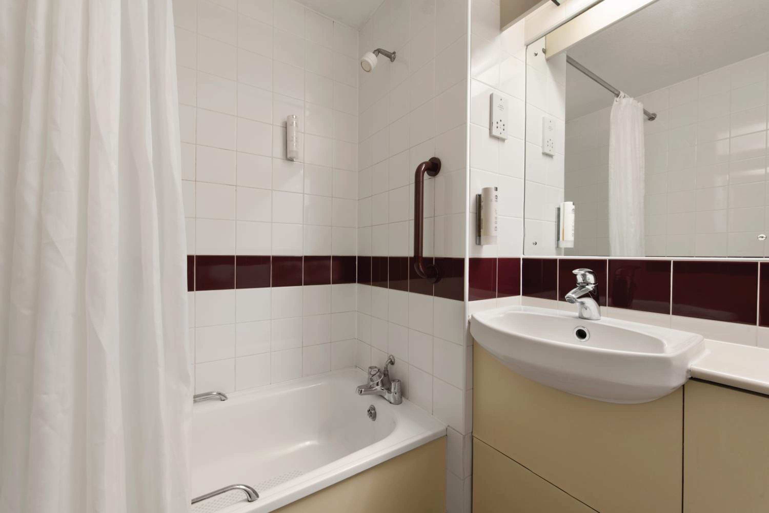 غرفة قياسية بسرير مزدوج، Days Inn by Wyndham Gretna Green M74 2/2