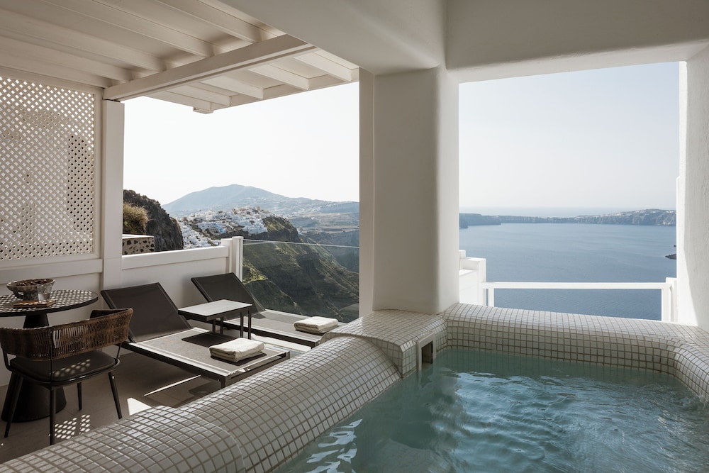 Aqua Luxury Suites 36/75