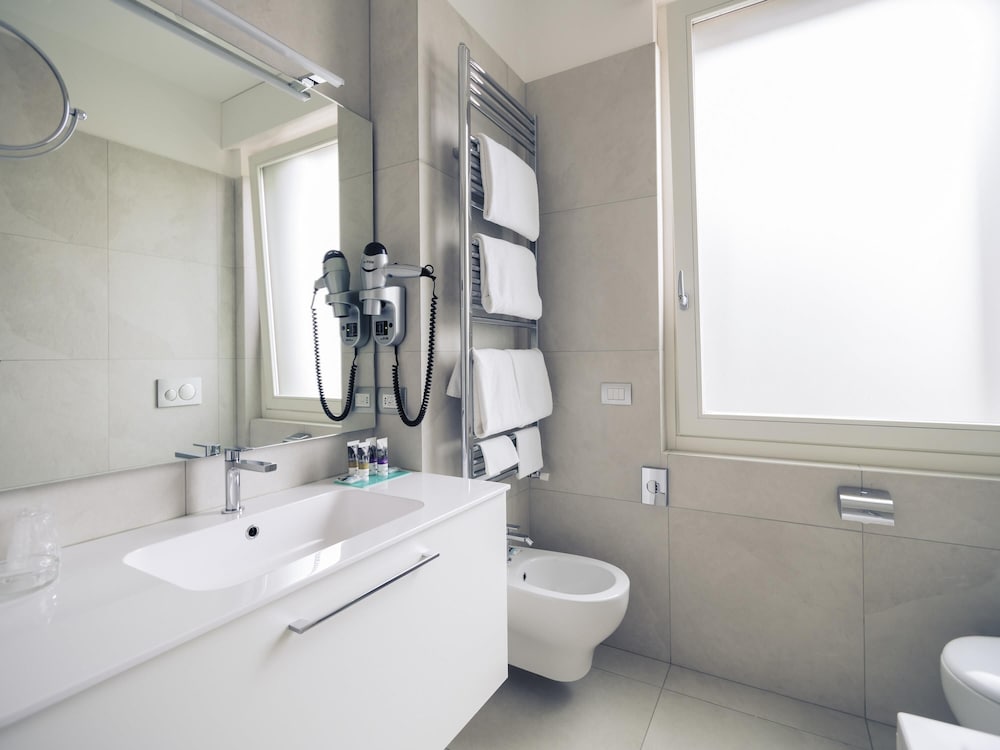 MERCURE MILANO SOLARI 70/75