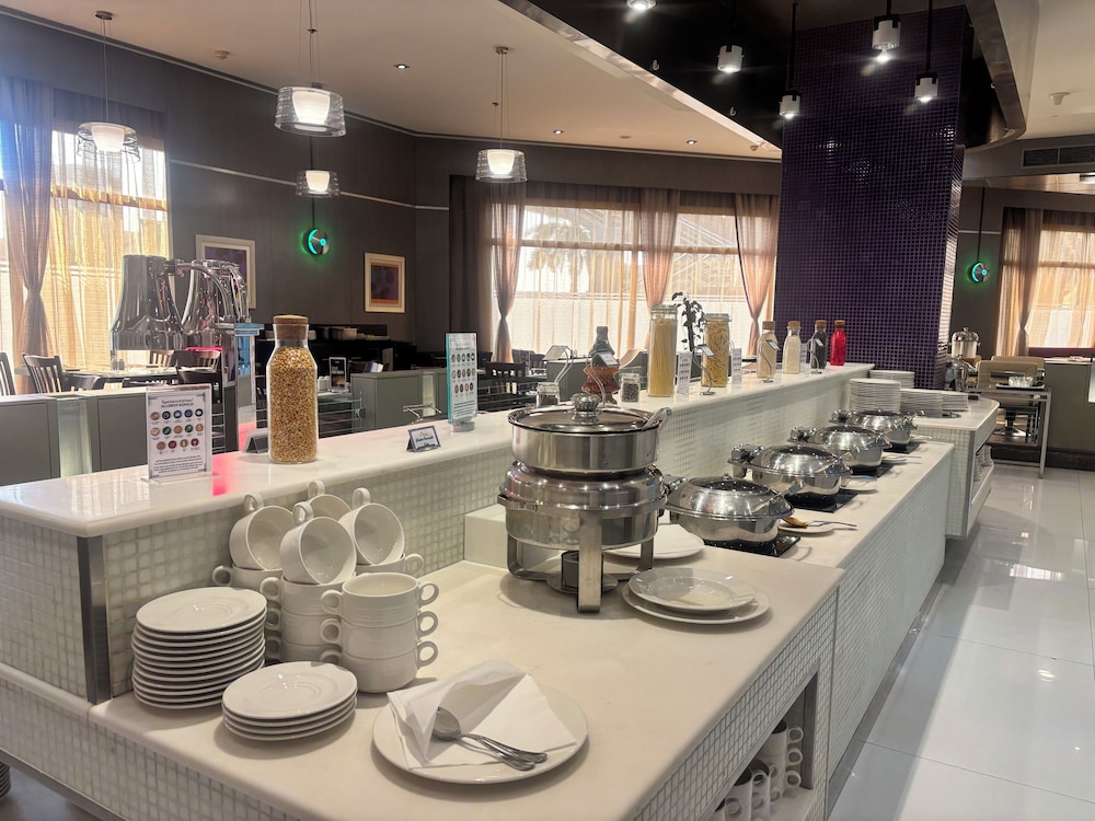 restaurant cafeteria