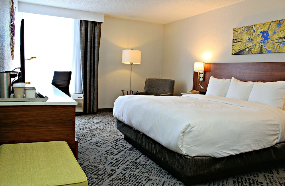 Plaza Hotel Denver Central 12/44