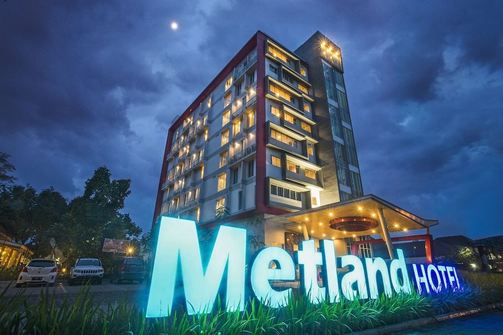 Metland Cirebon by Horison 1/68