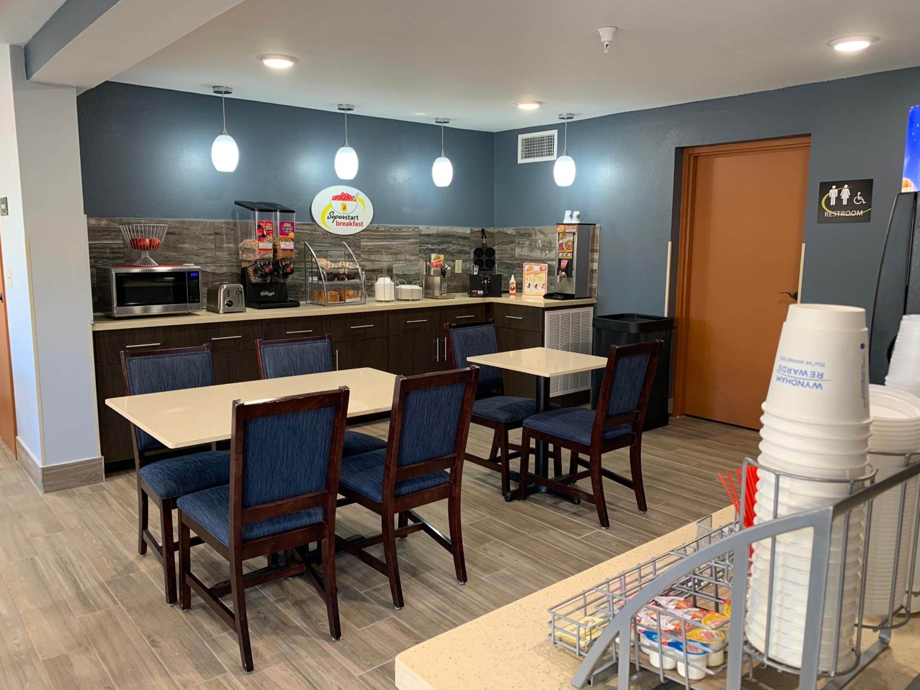Super 8 By Wyndham Cookeville 15/23