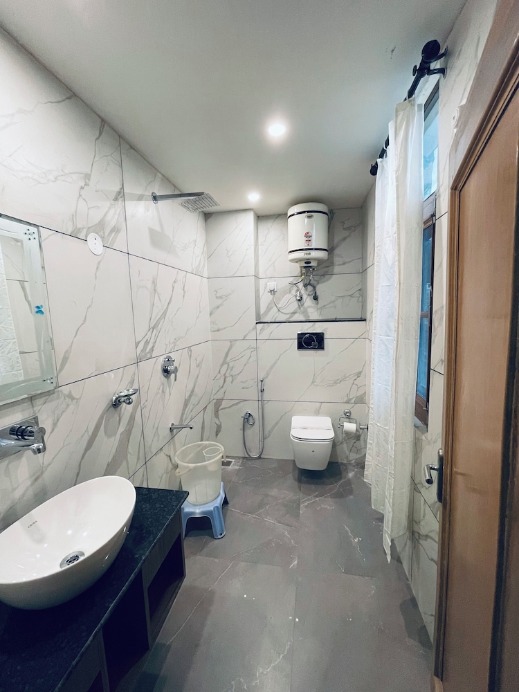 Hotel Himalayan Escape 49/50