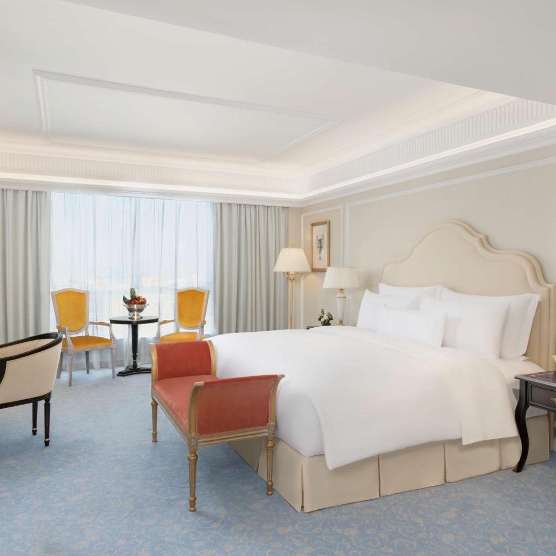 2 Bedrooms, Plaza, Suite, King Bed
