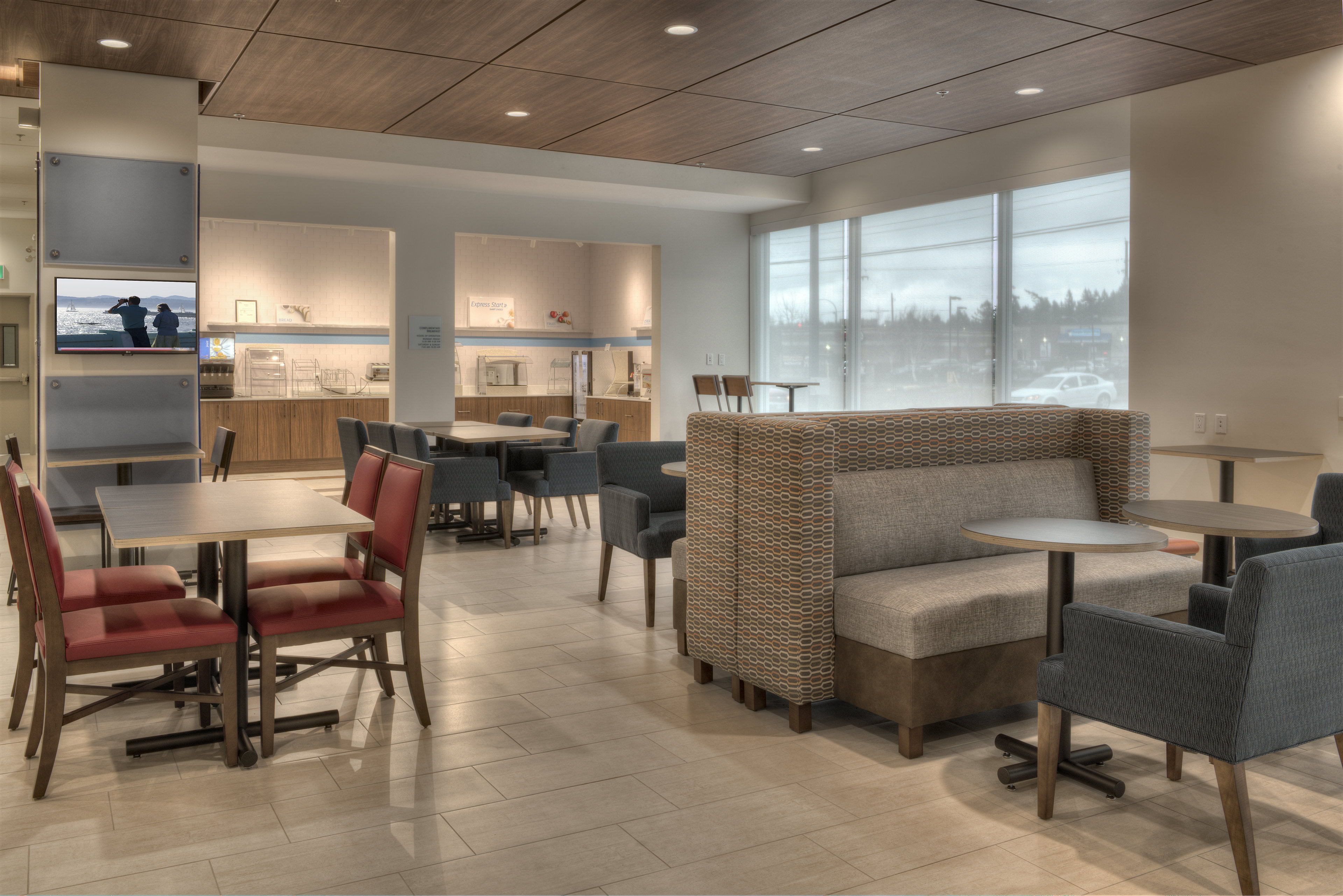 Holiday Inn Express And Suites Victoria Colwood 52/67