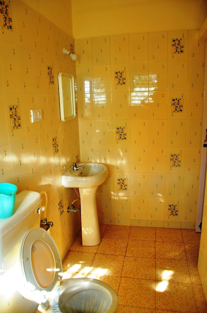 Yellow House 17/17