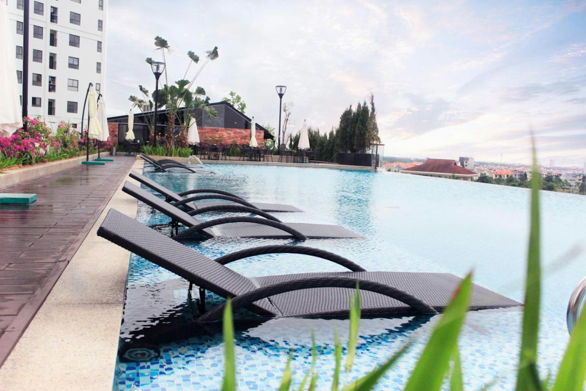 Mandala Hotel & Spa By Hg Hospitality 33/35