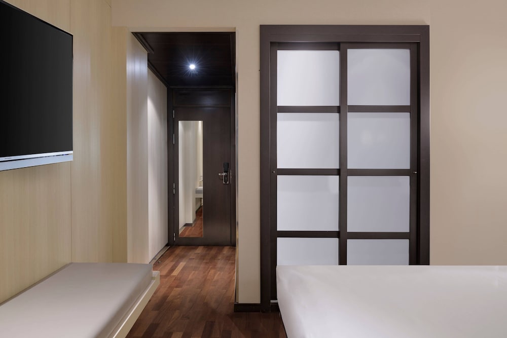 AC Hotel Valencia by Marriott 26/71