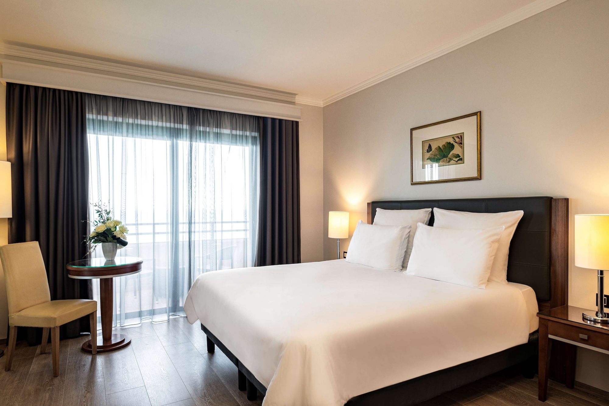 جناح جونيور بسرير كينج بإطلالة على البحر، Radisson Blu Resort Malta St Julians 2/4