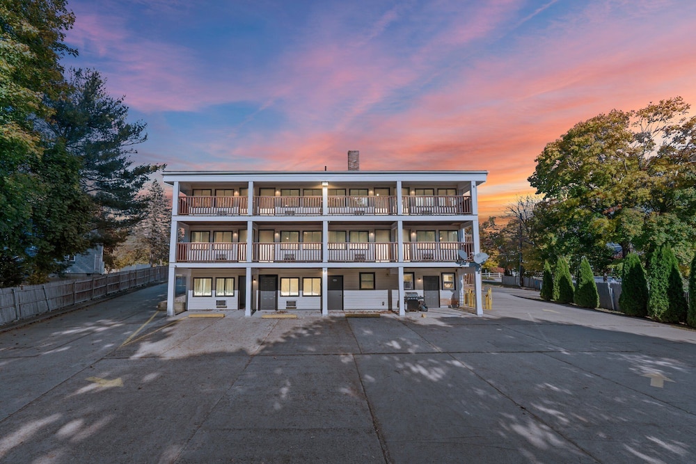 Green Harbor Hotel 2/50