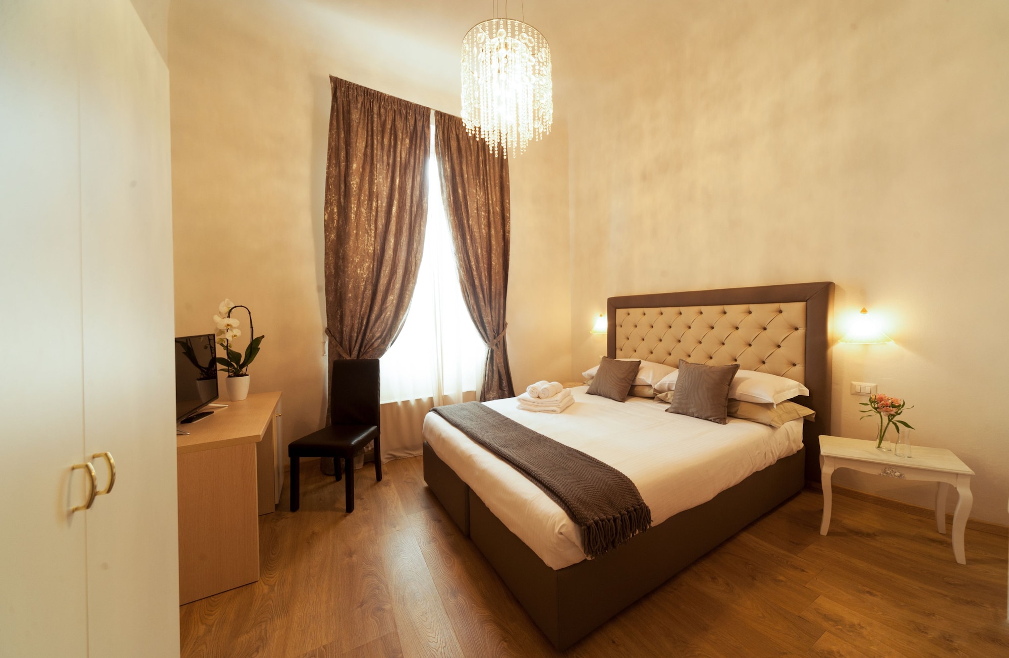 1 BEDROOM, BUSINESS, DOUBLE BED