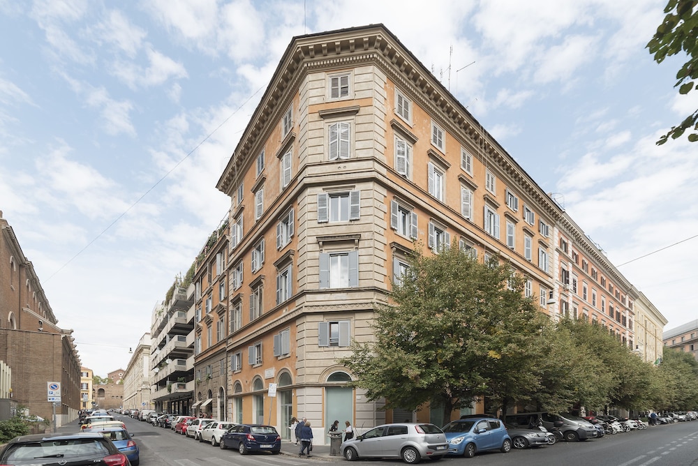 Villa Borghese Roomy Flat 20/28