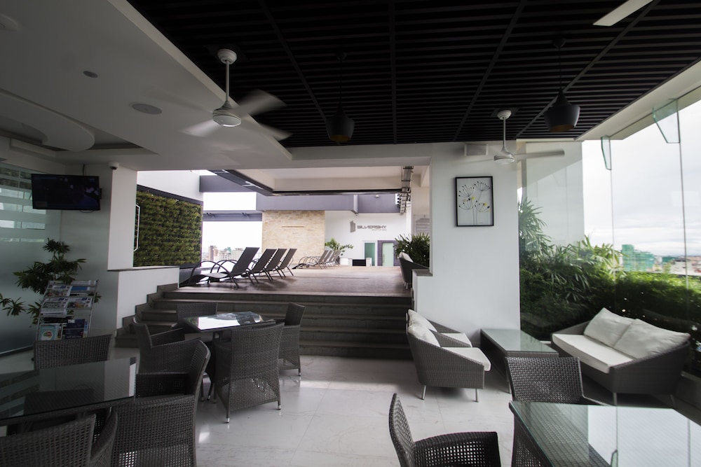 Naki Suites At Silvertown 33/49