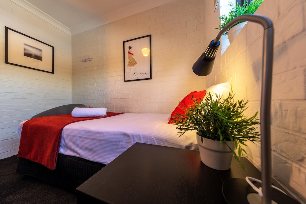 Ascot Budget Inn 37/77