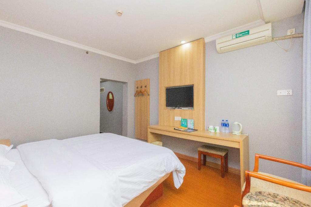 GreenTree Inn Chongqing Longhu Times Tianjie Xietaizi Subway Station Hotel 6/50