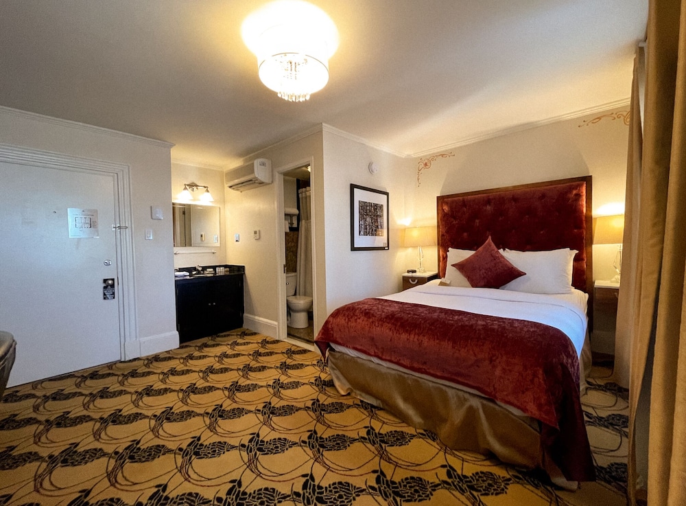 Standard, Queen Bed